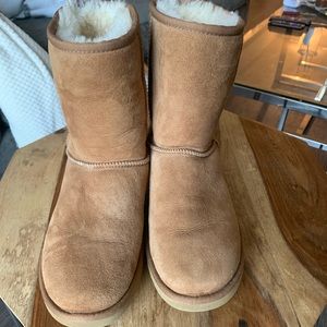 Short UGG boots size 8